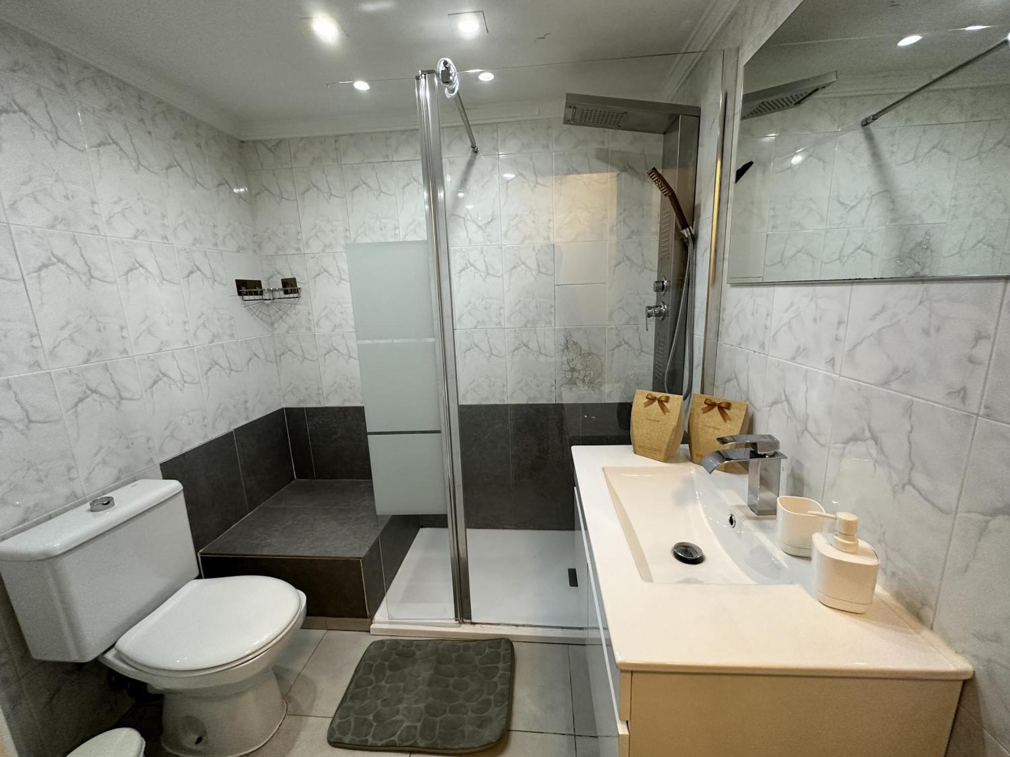 Apartament Ver1 - Terraza - 1 Dorm - Wifi - Centro A 100 Metros - Playa A 600 Metros Torremolinos